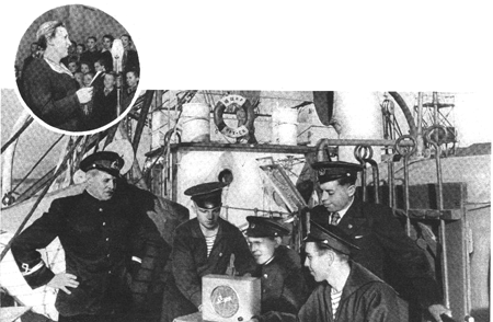 Моряки пассажирского парохода "Юшар" слушают радиопередачу из Москвы.