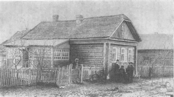  Дом в Гжатске, в котором жил Юрий Гагарин.