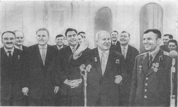 14 апреля 1961 года. На приёме в Большом Кремлёвском дворце в честь выдающегося подвига советских учёных, инженеров, техников и рабочих, обеспечивших успешное осуществление первого в мире полёта человека в космическое пространство.