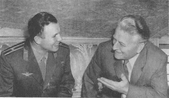 Прага, 28 апреля 1961 года. Первый секретарь ЦК КПЧ Президент Антонин Новотный беседует с советским космонавтом.