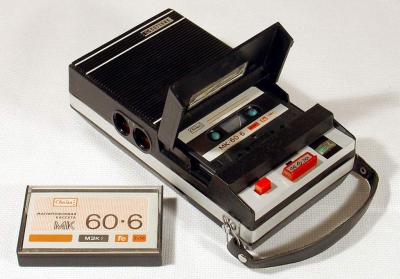 Портативные кассетные магнитофоны "Спутник" и "Спутник-401"