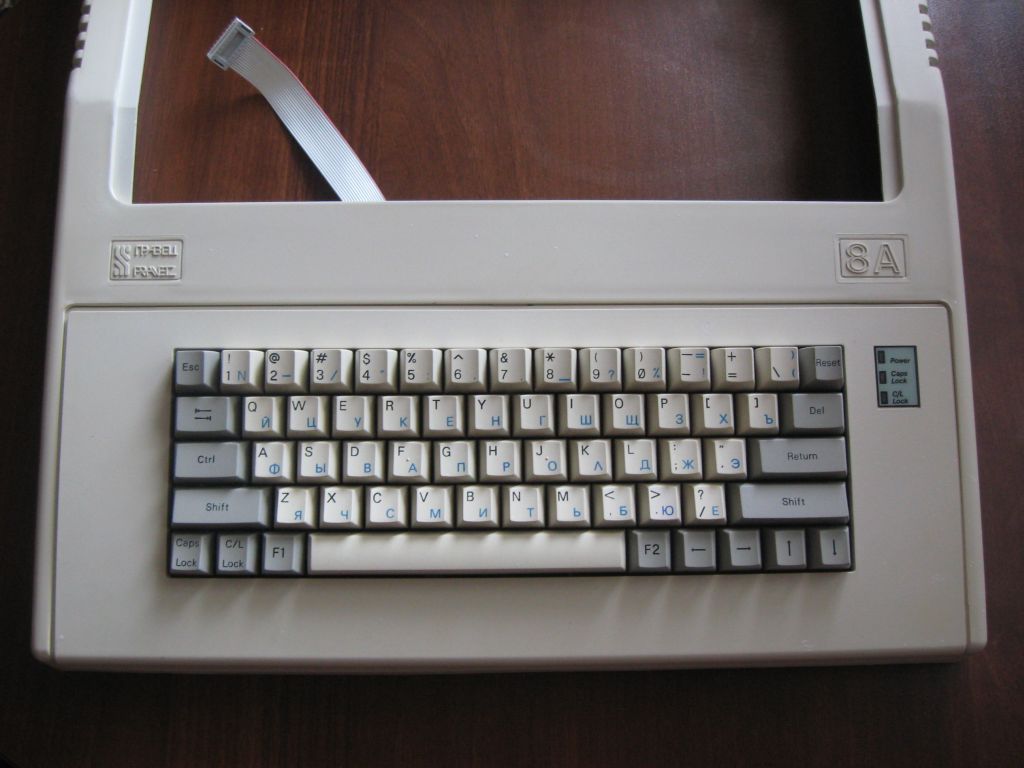 Установка клавиатуры в корпус