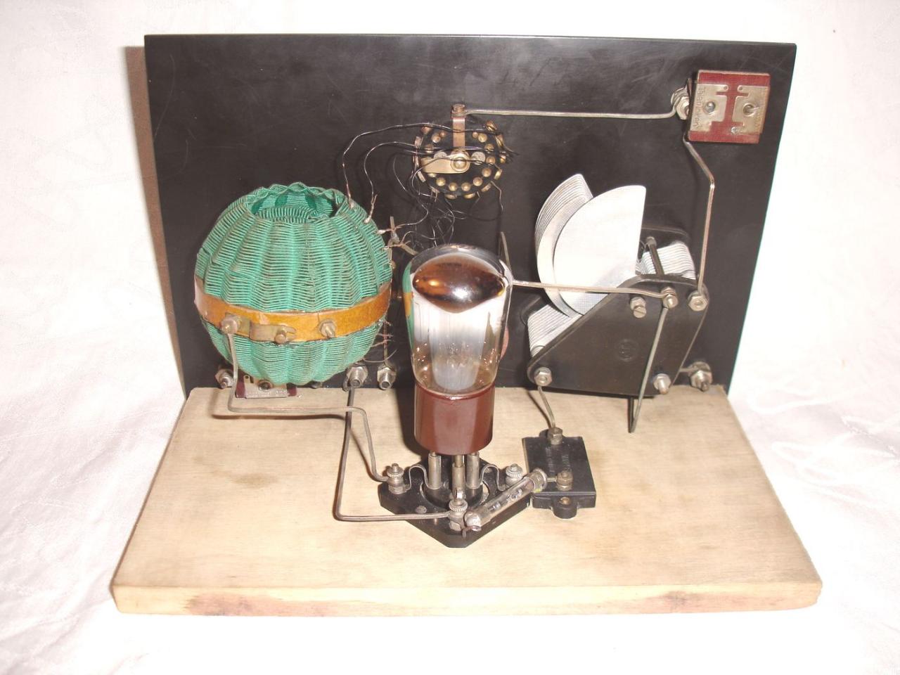 Одноламповый радиоприемник со сферическим вариометром