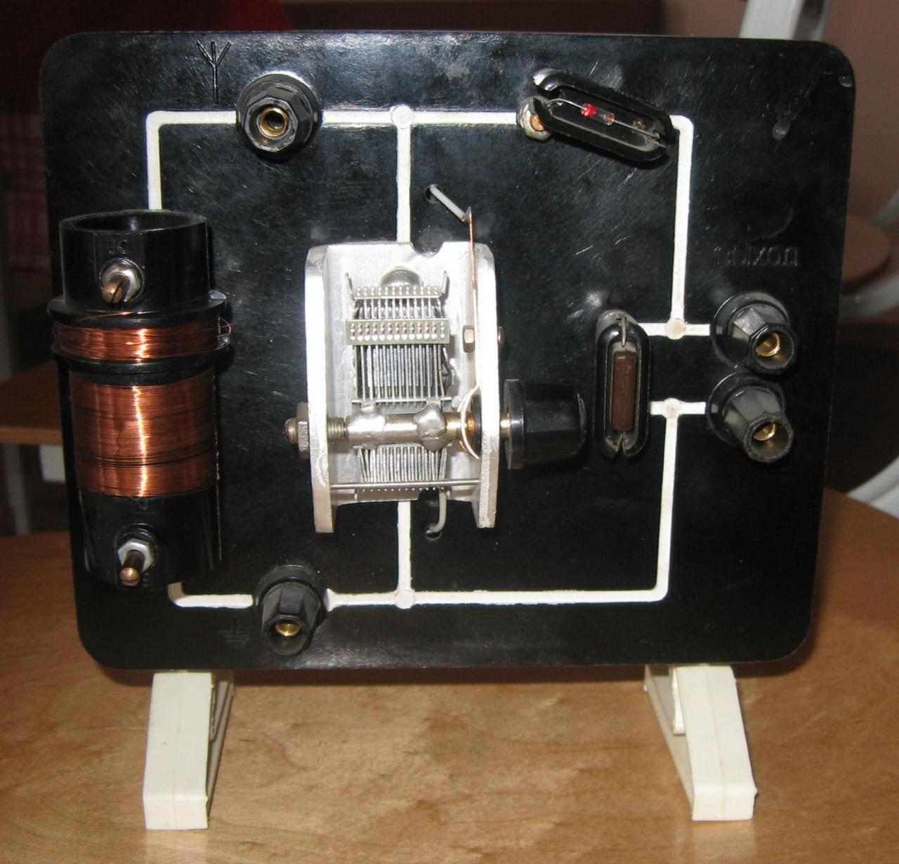 Школьный демонстрационный детекторный приемник