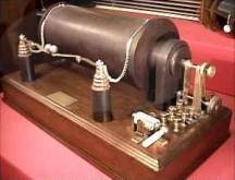10 дюймовый искровой передатчик Маркони, 1901. С помощью такого передатчика был послан сигнал «SOS» с Титаника.