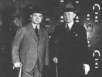 Сарнов (слева) и Маркони, 1933.