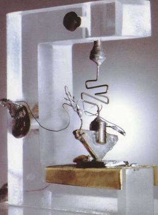 Первый точечный транзистор Брэттена и Бадина, 1947.