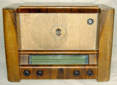 Радиоприёмник сетевой ламповый "Латвия М-137"