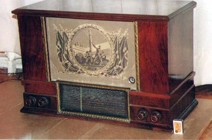 Эксклюзивный радиоприёмник "Ленинград", сделанный для директора завода имени Козицкого.