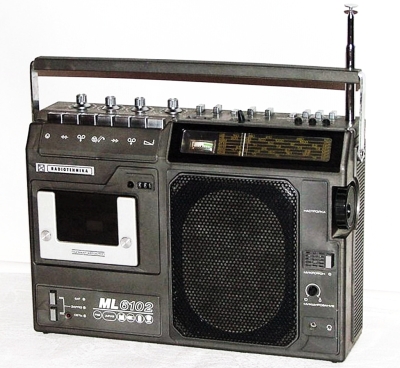 Портативная кассетная магнитола "Радиотехника МЛ-6102"