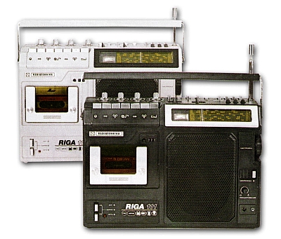 Переносная кассетная магнитола "Рига-111" 