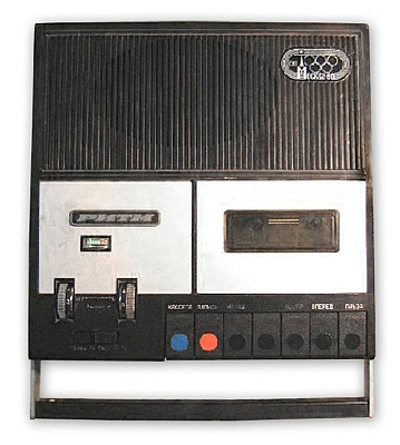 Портативный кассетный магнитофон "Ритм-301"
