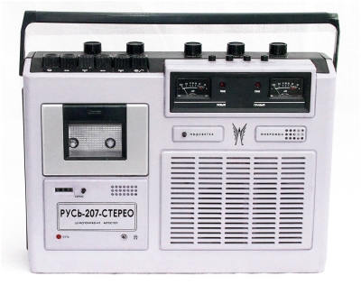 Портативный кассетный магнитофон "Русь-207-стерео"