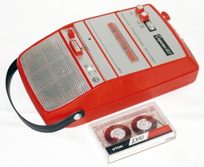 Переносной кассетный магнитофон "Спутник-403"